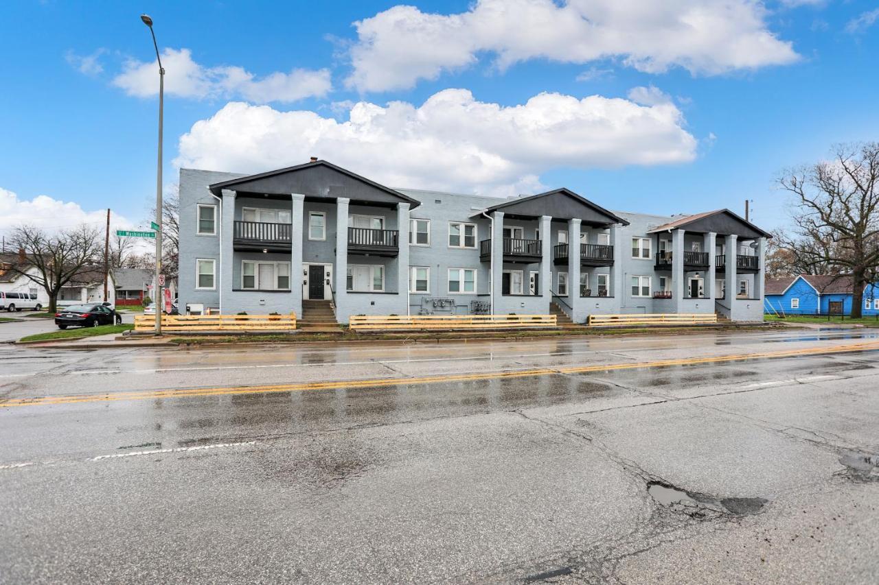 The Village Downtown West Indianapolis Bagian luar foto