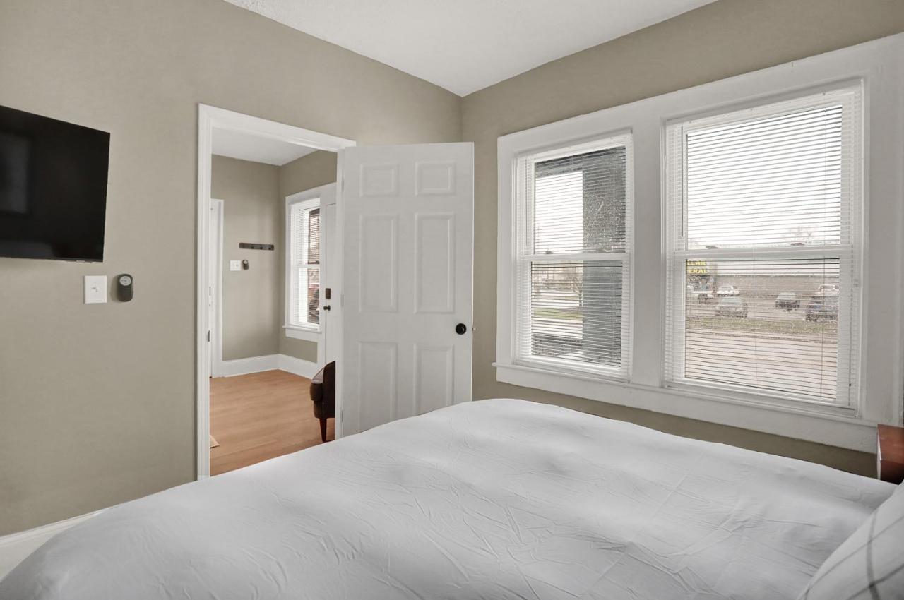 The Village Downtown West Indianapolis Bagian luar foto