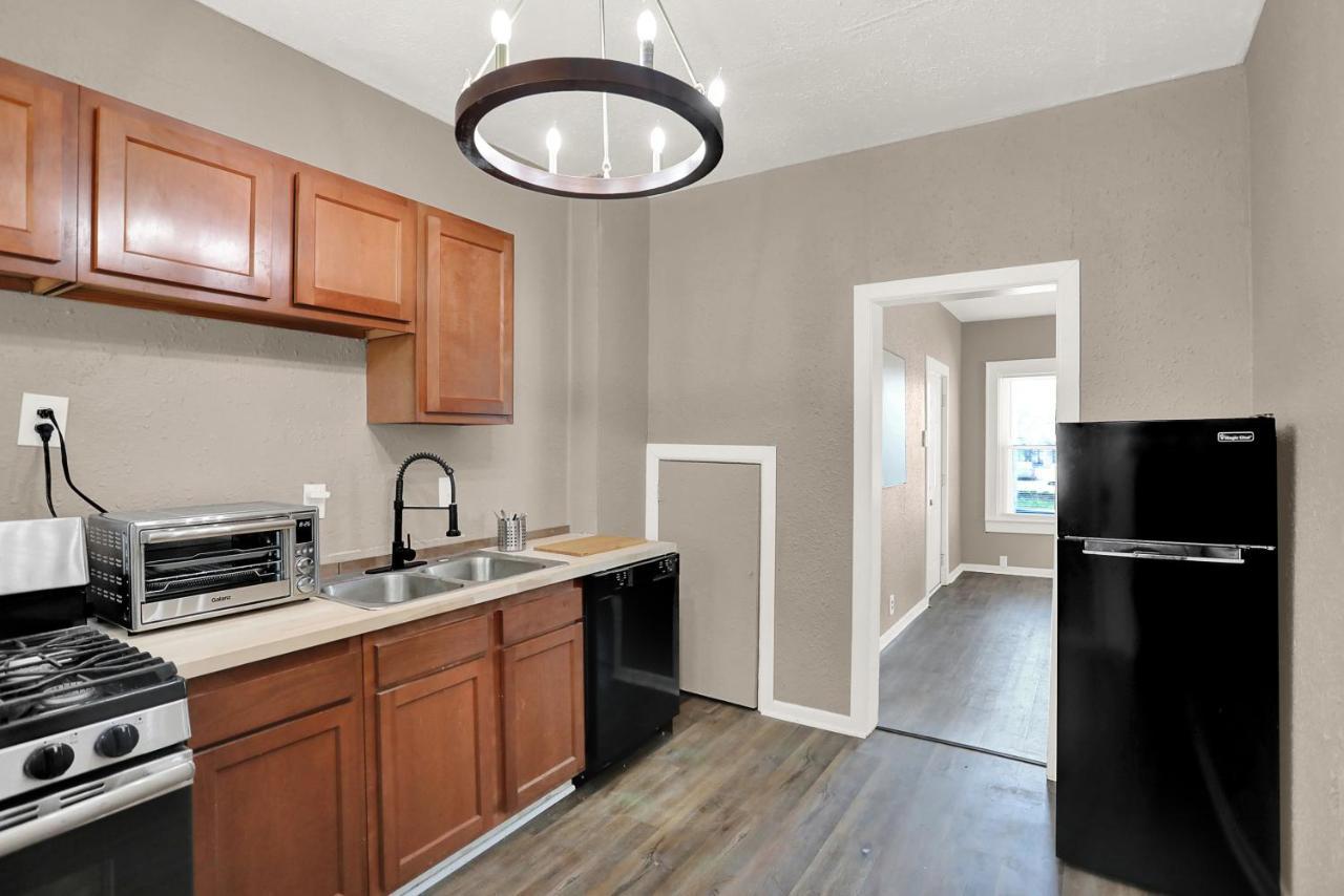 The Village Downtown West Indianapolis Bagian luar foto
