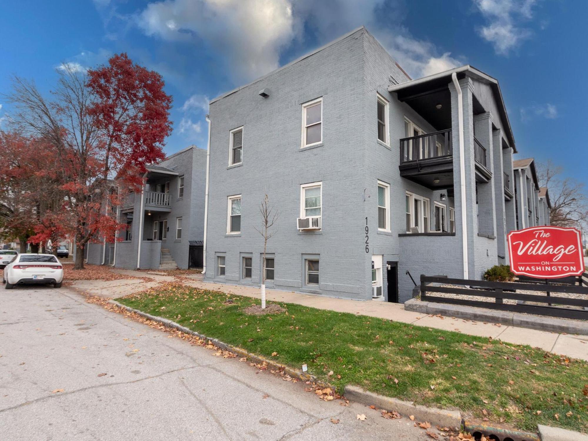 The Village Downtown West Indianapolis Bagian luar foto