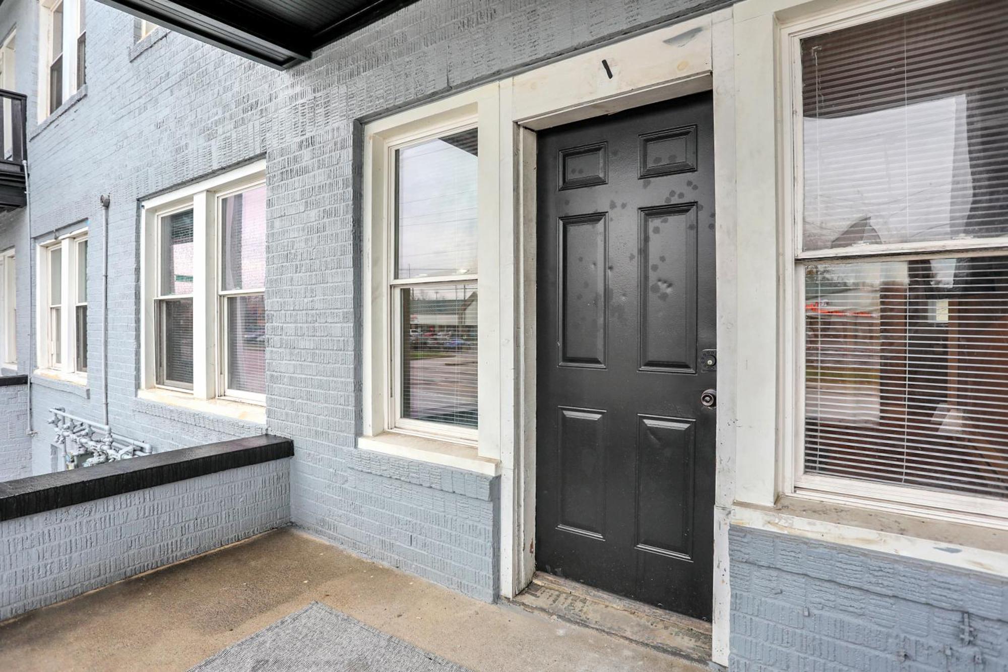 The Village Downtown West Indianapolis Bagian luar foto